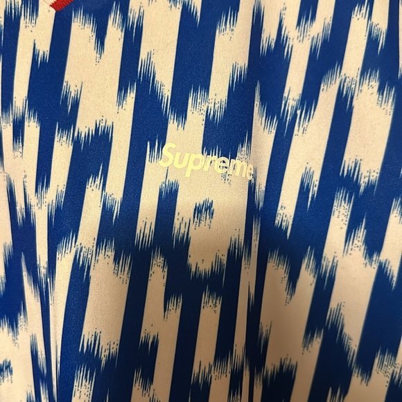 Supreme unisex shirt. Only worn during model shoot. - Picture 2 of 4